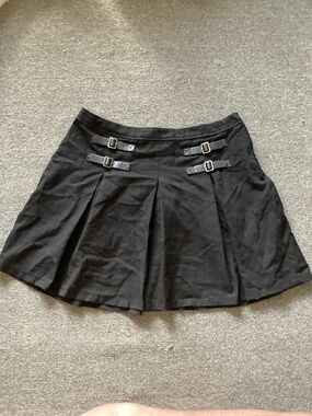 Hot Topic Black Double Buckle Pleated Mini Skirt
